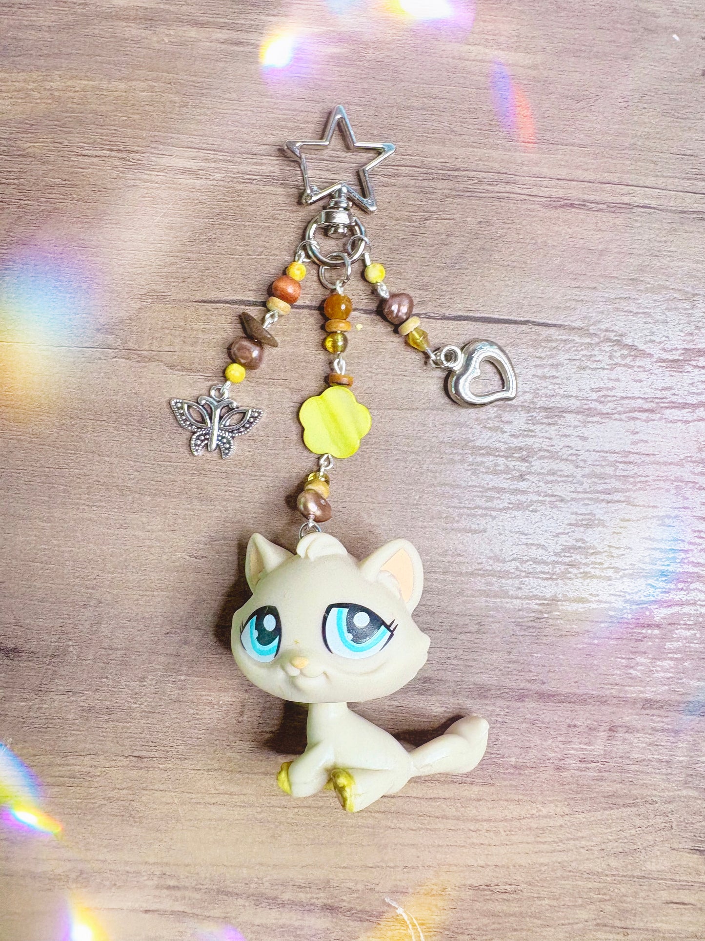 Handmade LPS Beige Y2K Cat Keychain: Beaded Charm