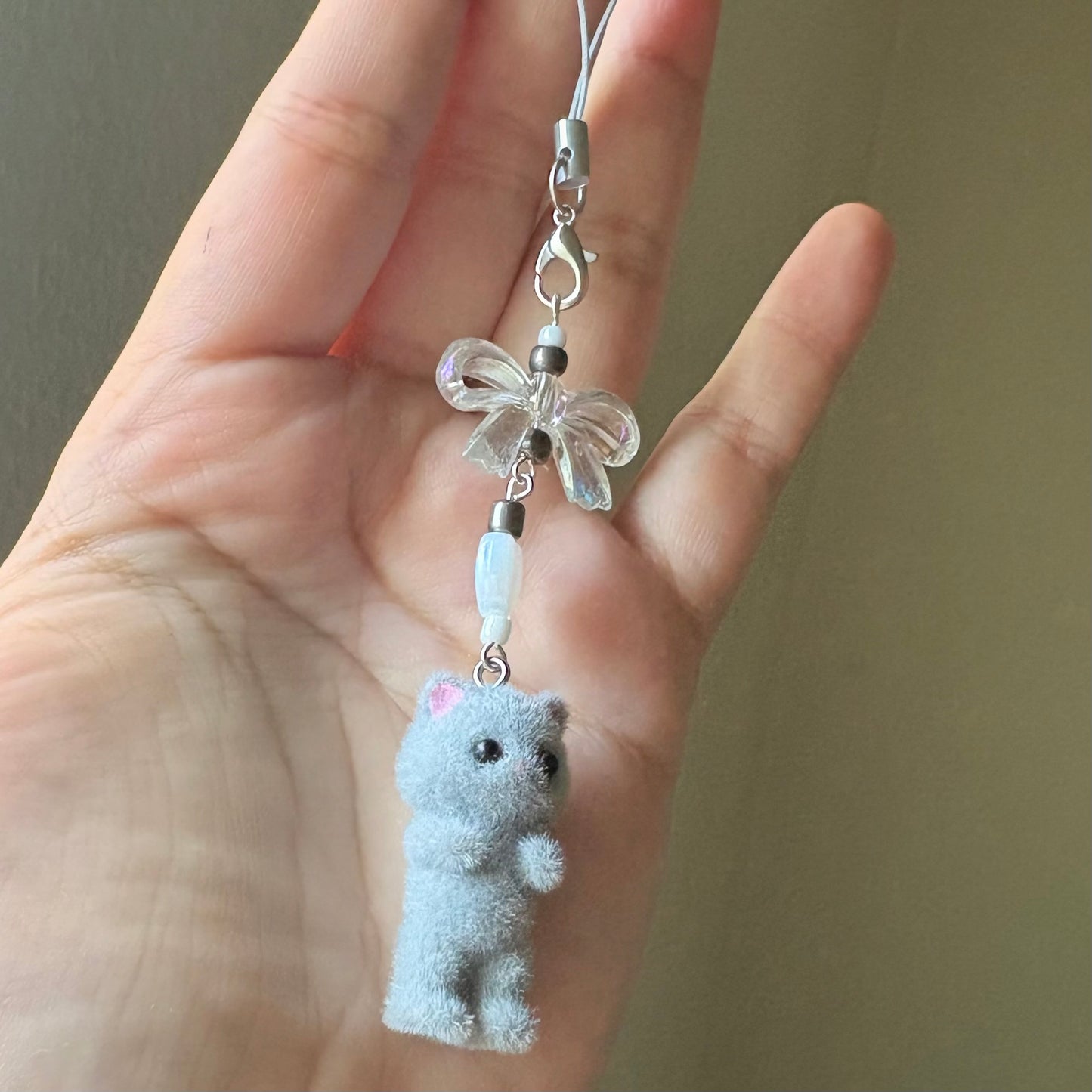 Fuzzy cat phonecharm ~ gray