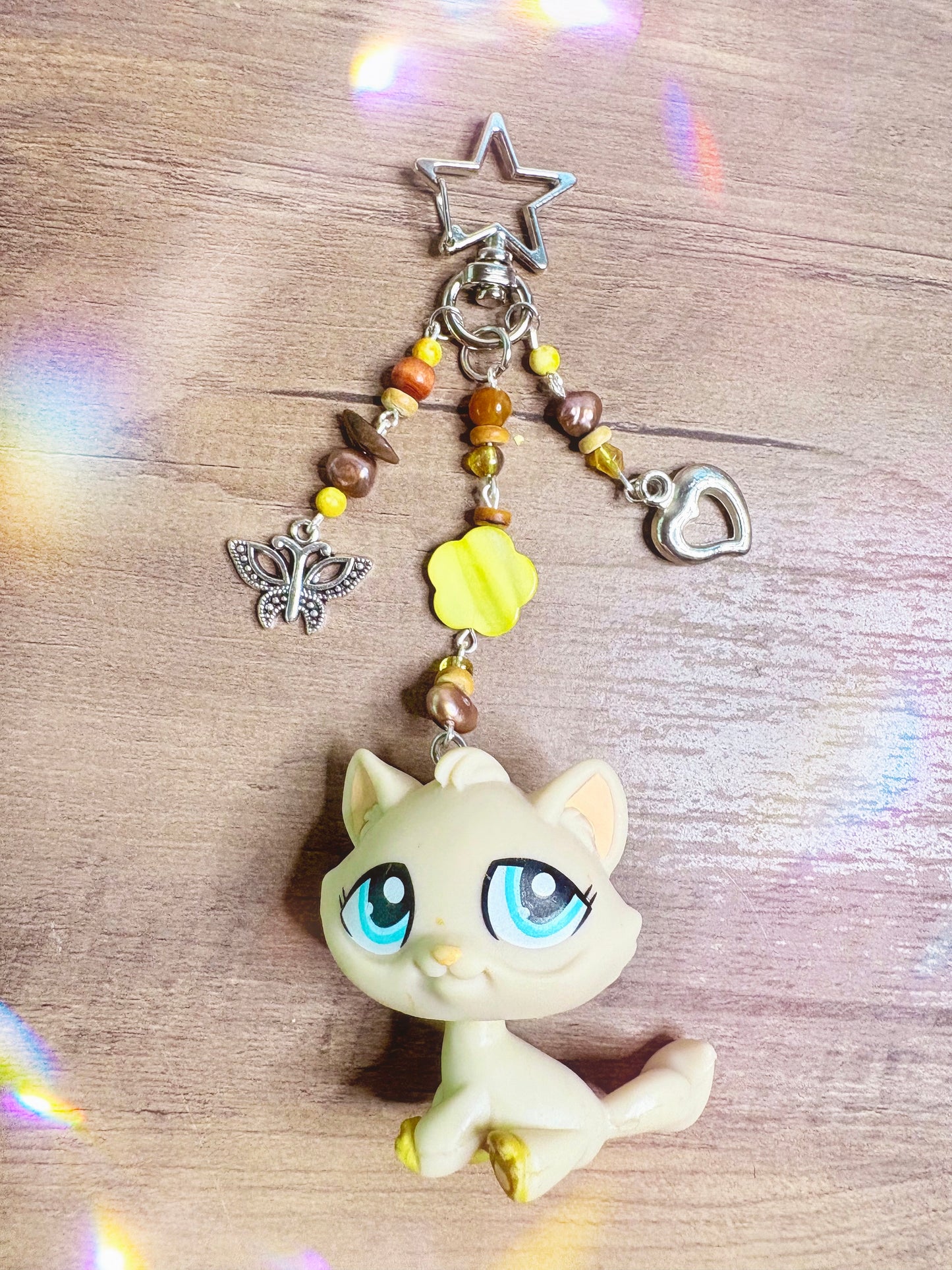 Handmade LPS Beige Y2K Cat Keychain: Beaded Charm